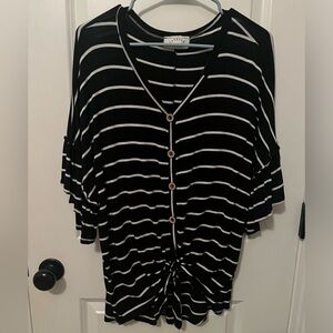 JANETTE PLUS WOMEN'S Black and White Stripped Top With Ruffle Sleeves
Size 1X